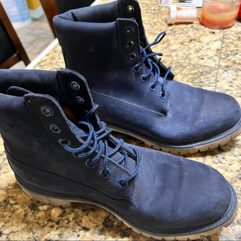Like new temberland boots size 9